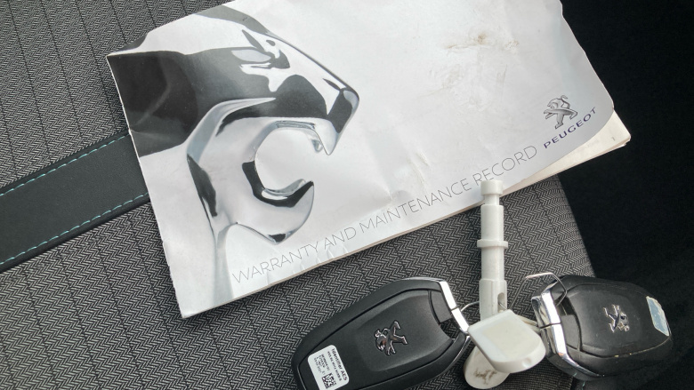 Peugeot 208 1.2 PureTech 100 Allure Premium 5dr Petrol Hatchback